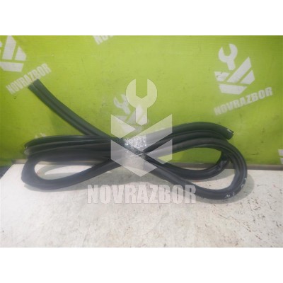 Уплотнитель двери Mazda Mazda 3  BK  02-09