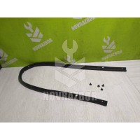 Уплотнитель капота Suzuki Baleno 98-07