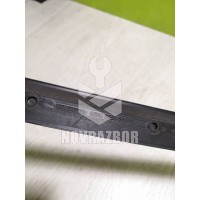 Молдинг передней правой двери VW Polo 94-99