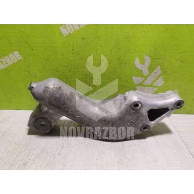 Кронштейн двигателя правый Peugeot 206 98-12