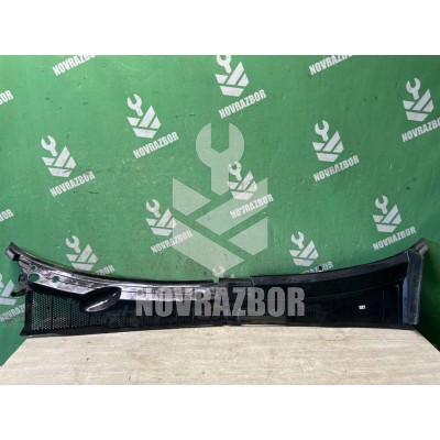 Решетка стеклоочистителя VW Golf 3 Vento 91-97