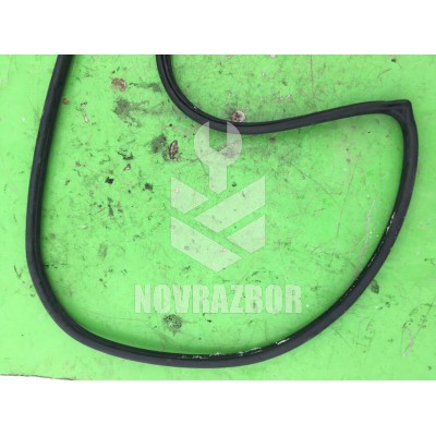 Уплотнитель двери Hyundai Elantra 3  00-05