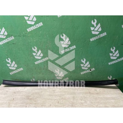 Молдинг передней левой двери VW Golf 3 Vento 91-97