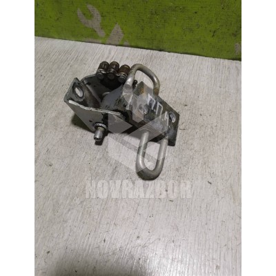 Петля двери передней правой нижняя VW Golf 4 Bora 97-05