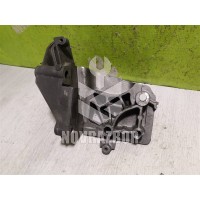 Кронштейн двигателя правый Ford Focus 2 08-11