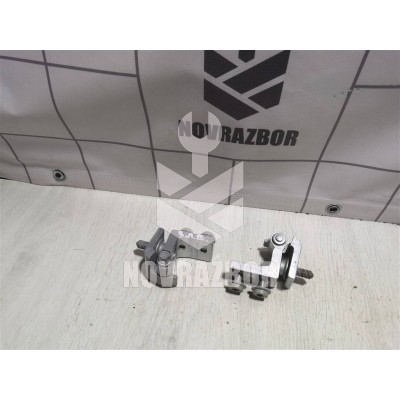 Петля двери Skoda Octavia A5 1Z   04-13