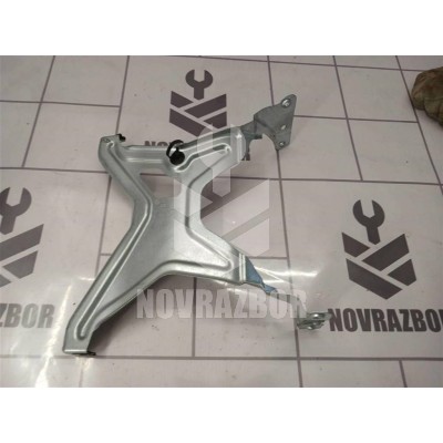 Кронштейн (сопут. товар) Skoda Octavia A5 1Z   04-13