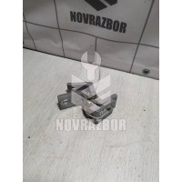 Петля двери Skoda Octavia A5 1Z   04-13