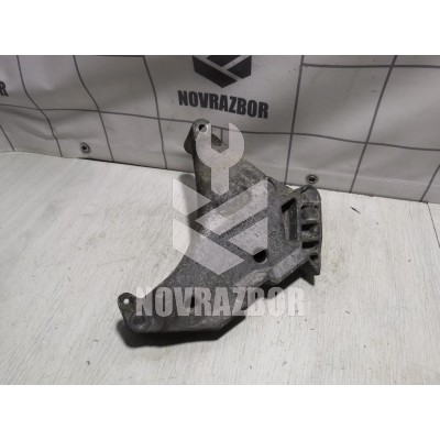 Кронштейн двигателя правый Skoda Octavia A5 1Z   04-13