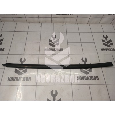 Уплотнитель стекла двери Peugeot 307 2001-2008