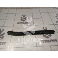 Уплотнитель капота VW Passat B5 96-00