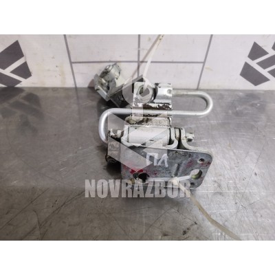 Петля двери передней левой нижняя VW Passat B5 96-00