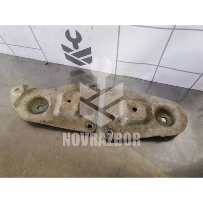 Кронштейн передней балки VW Passat B5 96-00