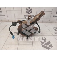 Кулак поворотный передний левый Nissan Almera N16 2000-2006