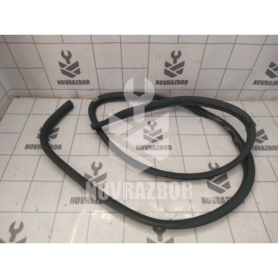 Уплотнитель двери Nissan Almera N16 2000-2006