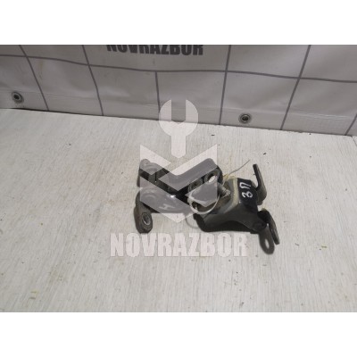 Петля двери Nissan Almera N16 2000-2006