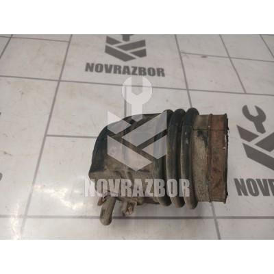 Патрубок воздушного фильтра VW Passat  B3  1988-1993