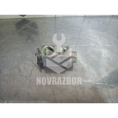 Клапан кондиционера VW Passat  B3  1988-1993