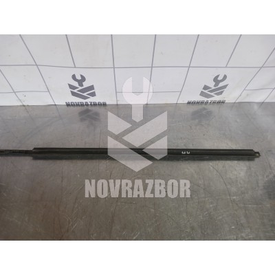 Накладка стекла переднего правого Suzuki SX4 2006-2013