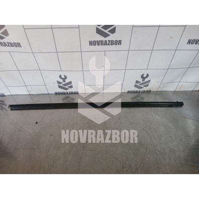 Накладка стекла переднего правого Mazda Mazda 3  BK  02-09