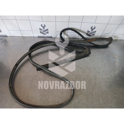 Уплотнитель двери Mazda Mazda 3  BK  02-09