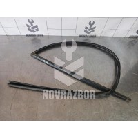 Уплотнитель стекла двери Mazda Mazda 3  BK  02-09