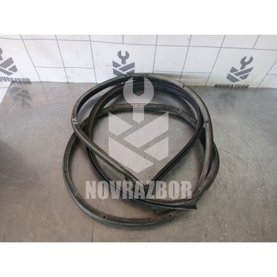 Уплотнитель двери Mazda Mazda 3  BK  02-09