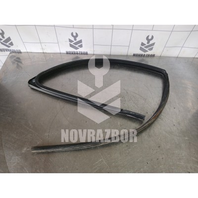 Уплотнитель стекла двери Peugeot 307 2001-2008