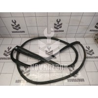Уплотнитель двери Mazda Mazda 3  BK  02-09