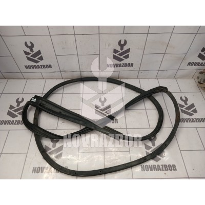 Уплотнитель двери Mazda Mazda 3  BK  02-09