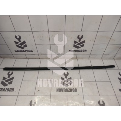 Молдинг стекла Mazda Mazda 3  BK  02-09