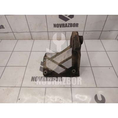 Кронштейн двигателя правый VW Golf 3 Vento 91-97