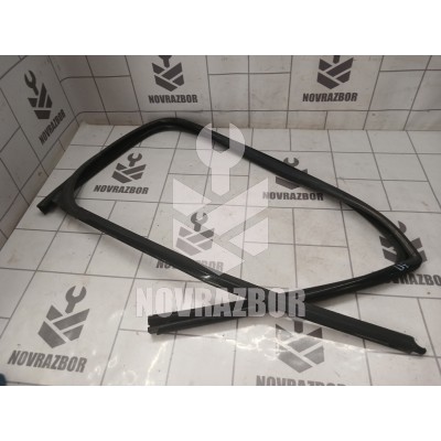 Уплотнитель стекла двери Peugeot 307 2001-2008