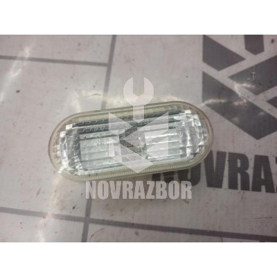 Повторитель на крыло левый белый Ford Focus 2 05-08