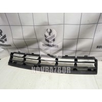 Решетка в бампер центральная VW Golf 4 Bora 97-05