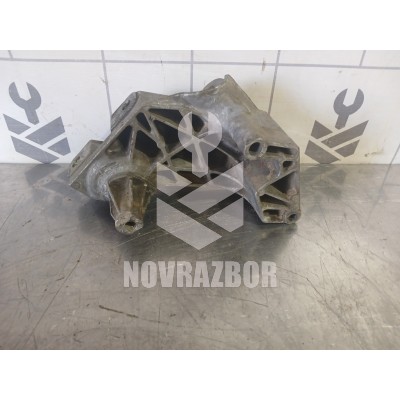 Кронштейн опоры двигателя VW Golf 4 Bora 97-05