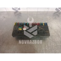 Блок предохранителей Audi 80  90  B3  86-91