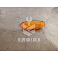 Повторитель на крыло желтый Mazda 323 BA 94-98