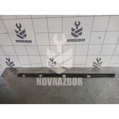 Молдинг стекла Mazda 323 BA 94-98