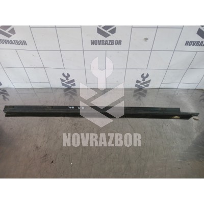 Уплотнитель стекла двери Audi 80  90  B3  86-91