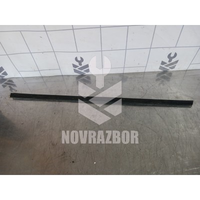 Уплотнитель стекла двери Audi 80  90  B3  86-91