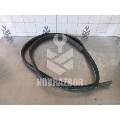 Уплотнитель двери Renault Logan 2005-2014