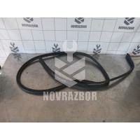 Уплотнитель двери Renault Logan 2005-2014