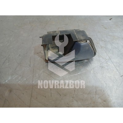 Ручка двери передней внутренняя правая VW Golf 3 Vento 91-97 Ручка двери передней внутренняя правая VW Golf 3 Vento 91-97