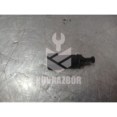 Датчик включения стопсигнала Renault Logan 2005-2014