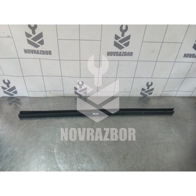 Накладка стекла переднего правого Ford Focus 2 05-08