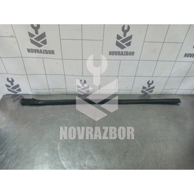 Накладка стекла переднего правого Ford Focus 2 05-08