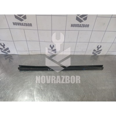 Накладка стекла заднего левого Ford Focus 2 05-08