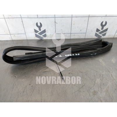 Уплотнитель стекла двери Opel Vectra B 1999-2002