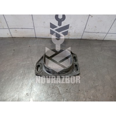 Кронштейн двигателя передний VW Passat B5 96-00